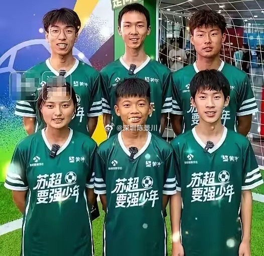 六名中国小将成为世界杯决赛护旗手。其中就有足球小将的孟新艺。之所以会选他们作为护