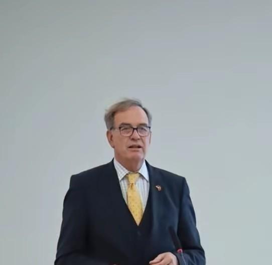 德国曾说：中美打不起来了，因为打了也白打！德国教授曾坦率指出：美国不是害怕中国，