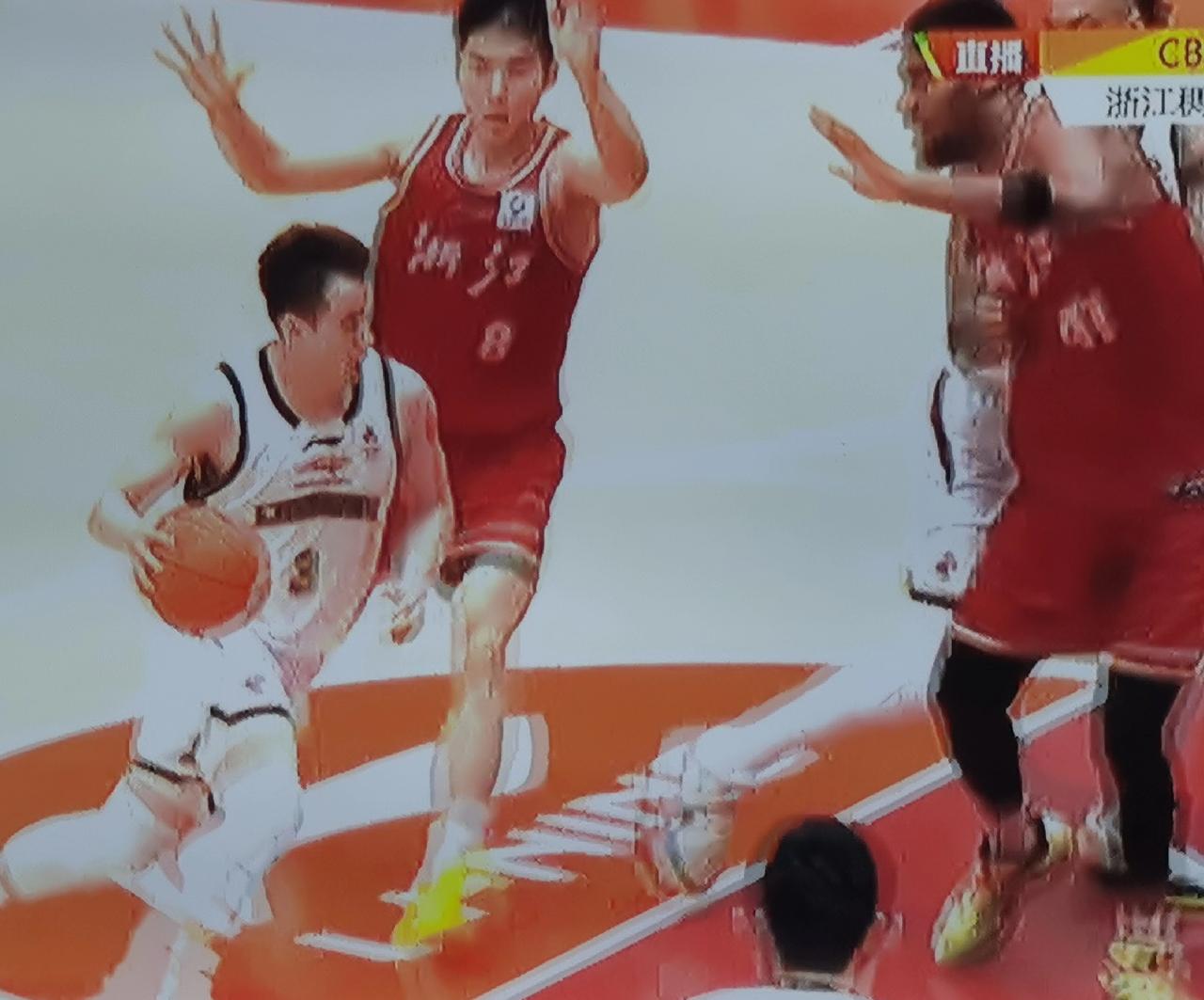 从用人的大胆偏执到谨慎保守，乌戈正带领辽宁队曲线奔向季后赛附加赛。冲击季后赛