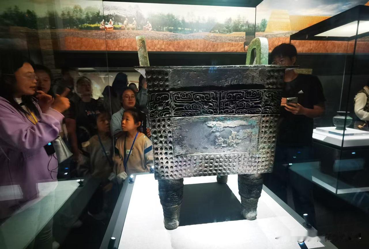 一卷河南志，半部中国史……了解一个城市从博物馆开始。周末我来到河博。数千