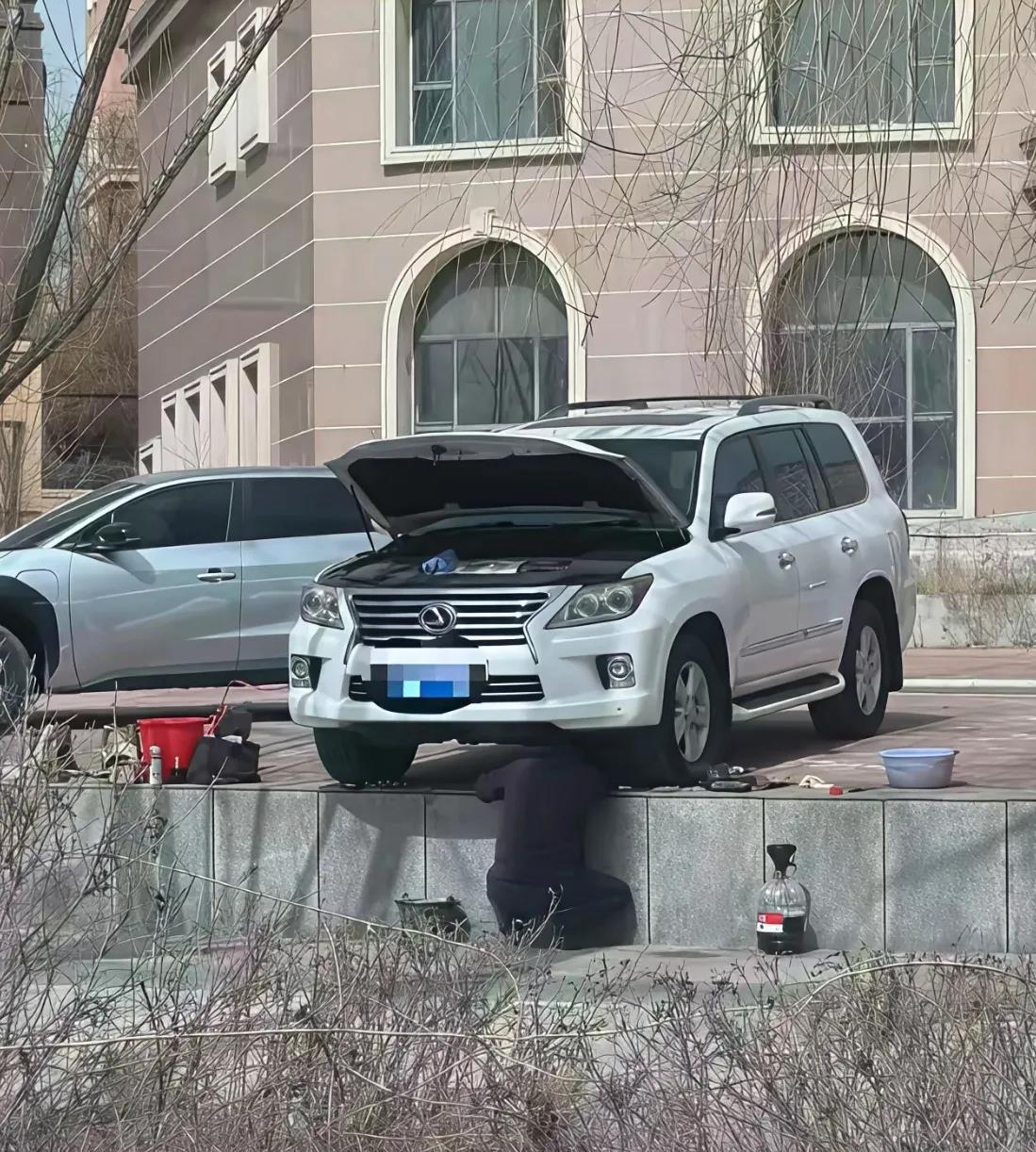 难怪人家能开好车，看来钱真的都是省出来的……