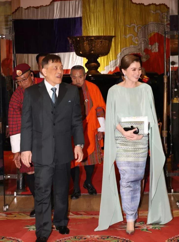 甘蔗没有两头甜。苏提达王后贵为泰国王后，享受荣华富贵，住着豪华的王宫，使奴唤婢，