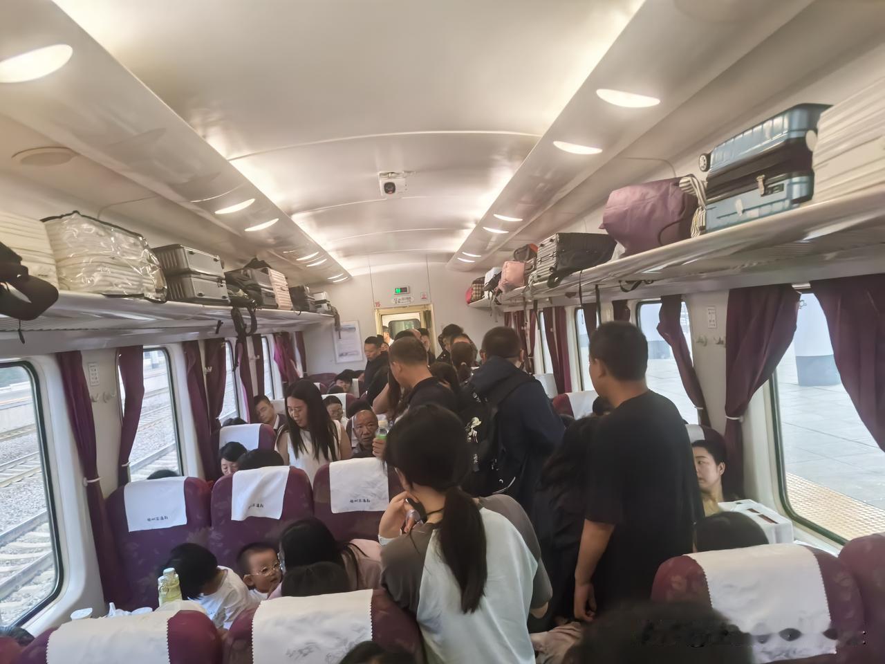 时刻好、价格低，K857在甘肃境内的客流太好了。周五晚上乘坐成都西～兰州方向的K