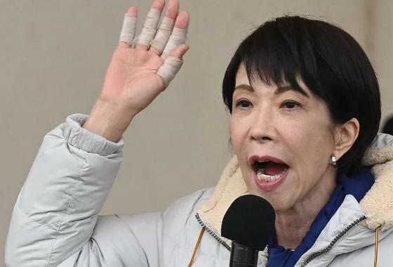 8月24日至27日，日本跨党派议员团主动访华试探，结果空手而归。右翼嘲笑他们是“