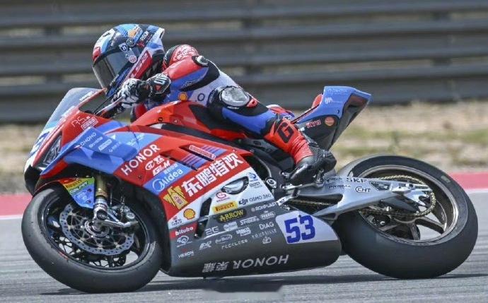 【张雪机车夺WSBK第6冠，53号德比斯最后一圈反超夺冠】直播吧06月13日讯