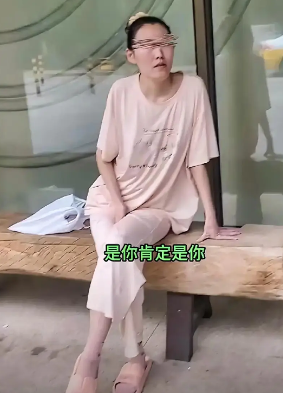 沈阳出租车界又出现个“名人”。这大姐每次都打出租车去洗浴店，出租车司机要钱的时候