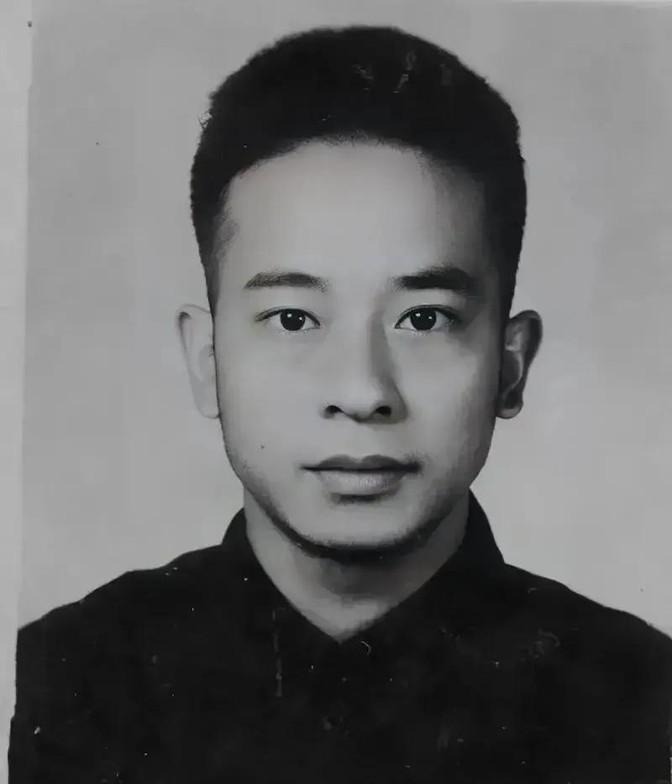 1948年，罗广斌身份暴露，但他哥哥是中将，敌人不敢抓人，就找到他哥哥：“你弟弟