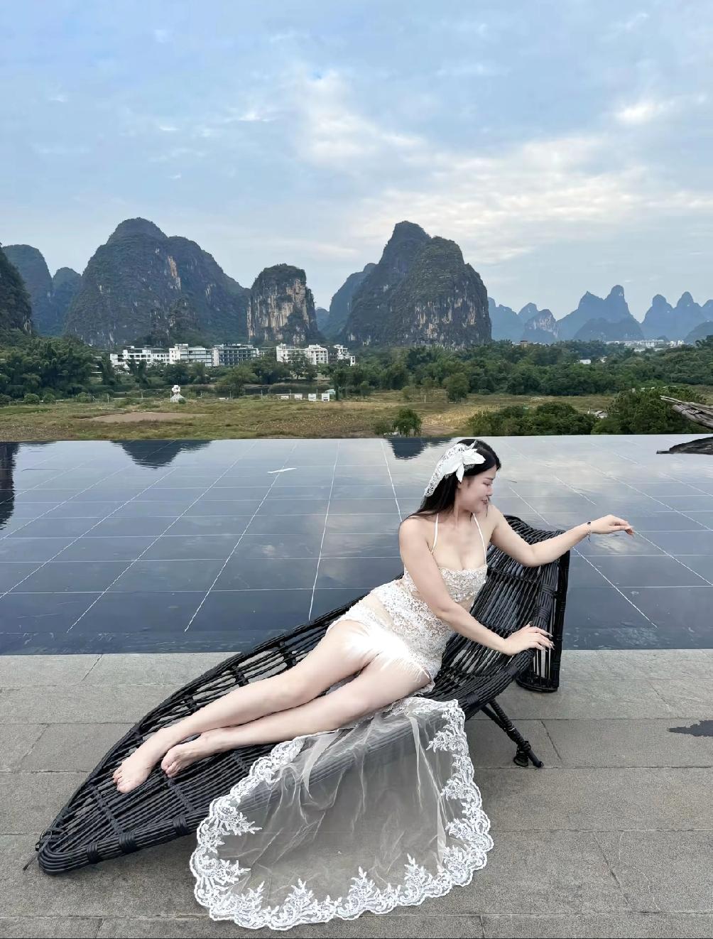 上联：马无夜草马不肥，诚邀下联人多旅游人健康。