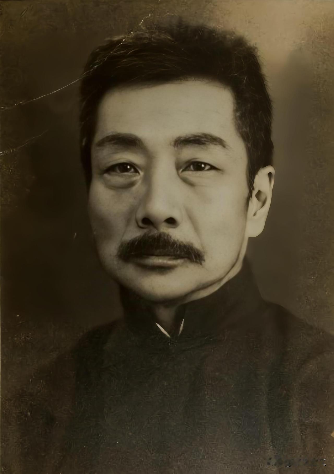 “五.四”前期，鲁迅（周树人）刚到北大不久，情绪非常消沉与低落，没事时常以抄旧碑