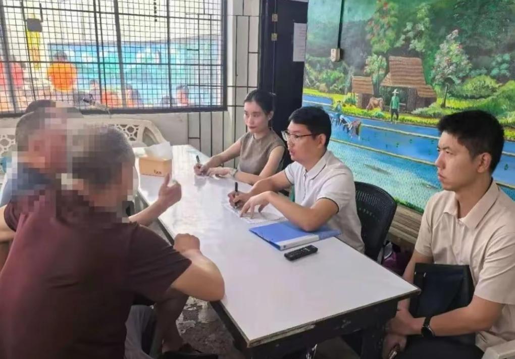 菲律宾军队突袭华裔工厂，现场抓捕69名中国人，中使馆仅被允许探视5月16号当