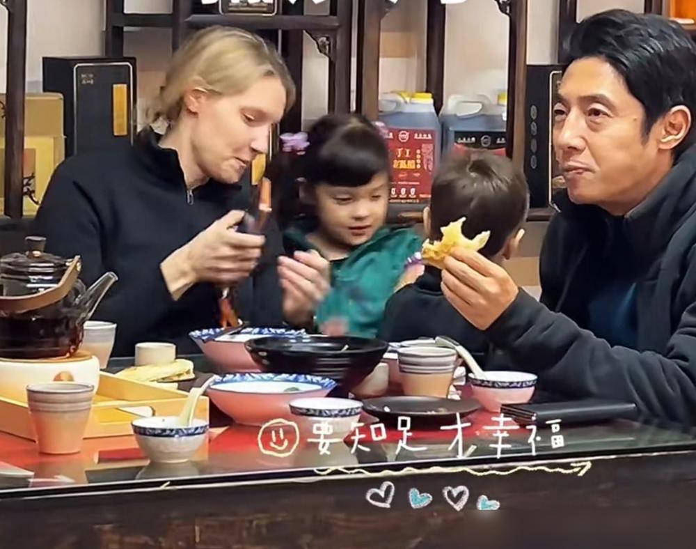 别信什么“完美人生”的鸡汤。看看撒贝宁，你就懂了。清明假期，50岁的他，