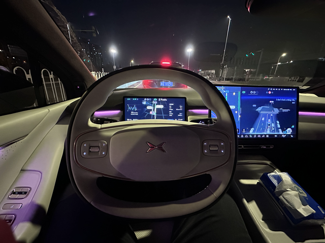 小鹏P7第一视角小鹏P7+，越看越耐看这款车往后，小鹏的内饰也是终于有点精致