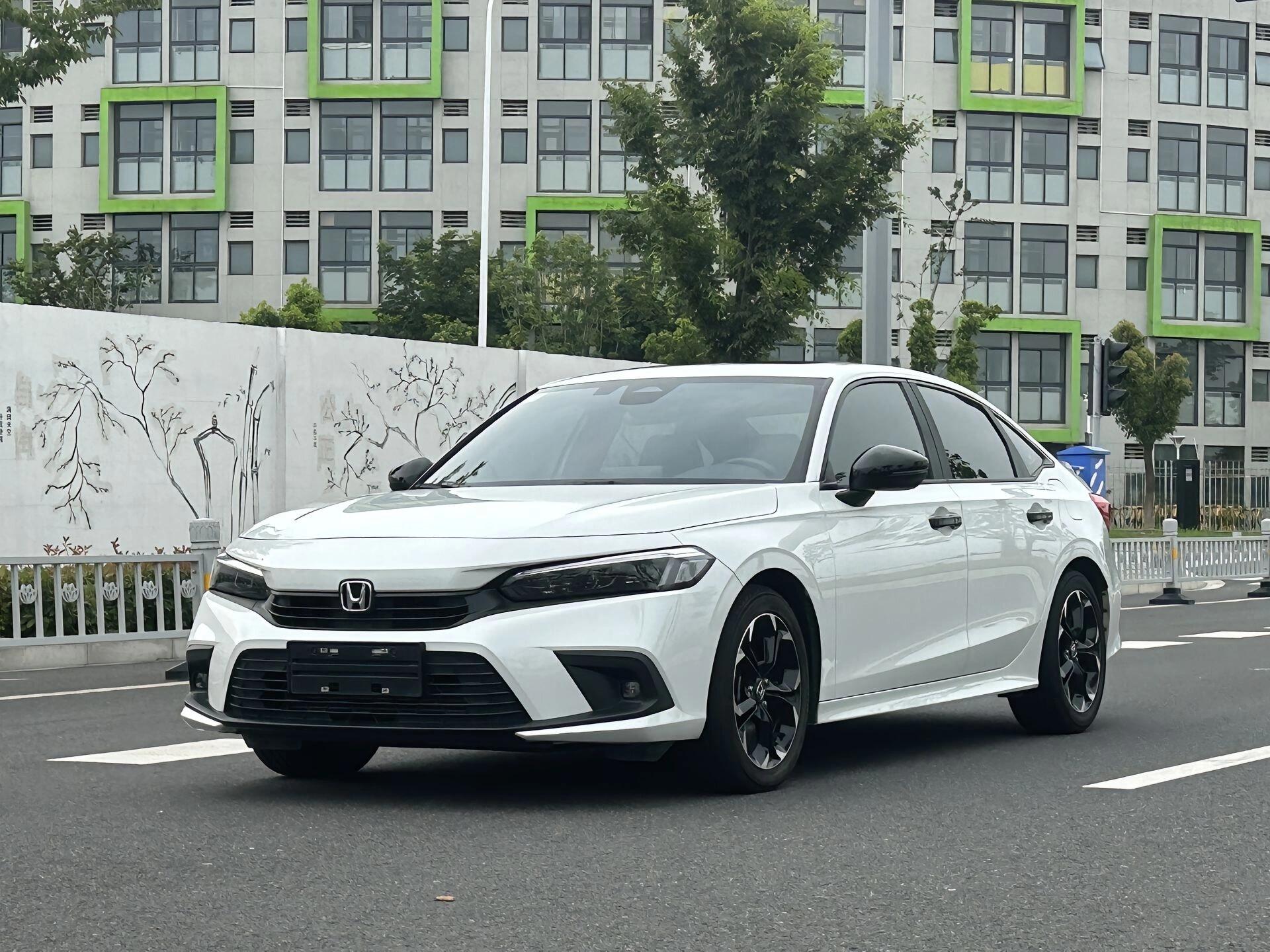 买思域是不会后悔的，8万块钱拿下1.5t3.9升的，思域，感觉圆了年轻时候的梦，而且这车开起来确实很