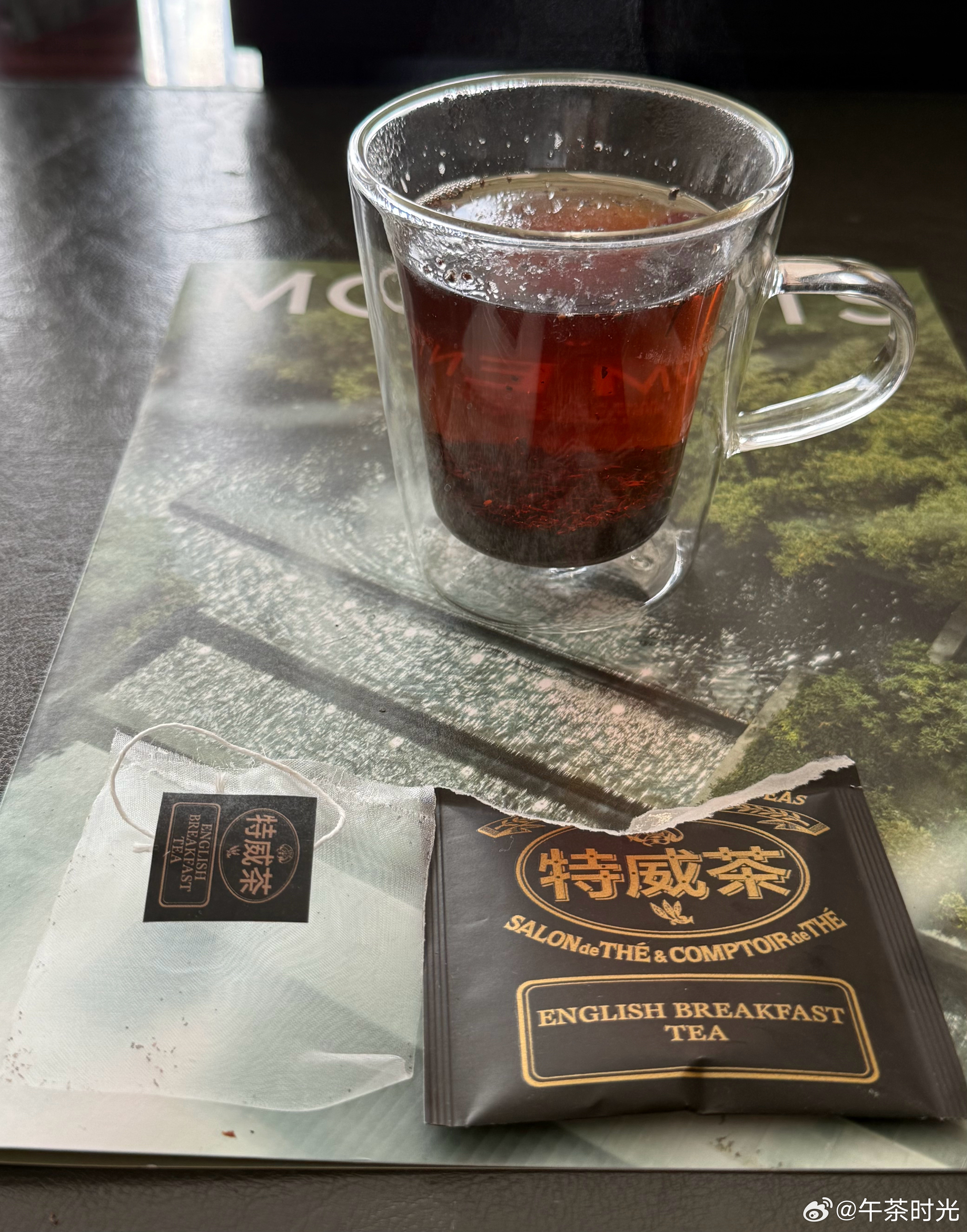 忘记带茶叶，只能拆了酒店的茶包。现在的茶包用的都是这种尼龙材质，感觉能喝下一堆微