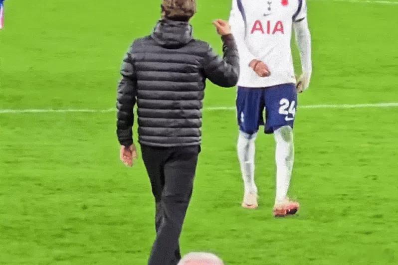 热刺范德文和斯宾塞不理会主教练弗兰克的那个事儿，彻底翻篇了。弗兰克在欧冠赛前就