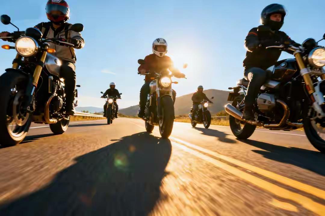 2026年摩旅圈潜规则：懂行的都在换通讯设备刚过去的五一摩旅季，一起因通讯不