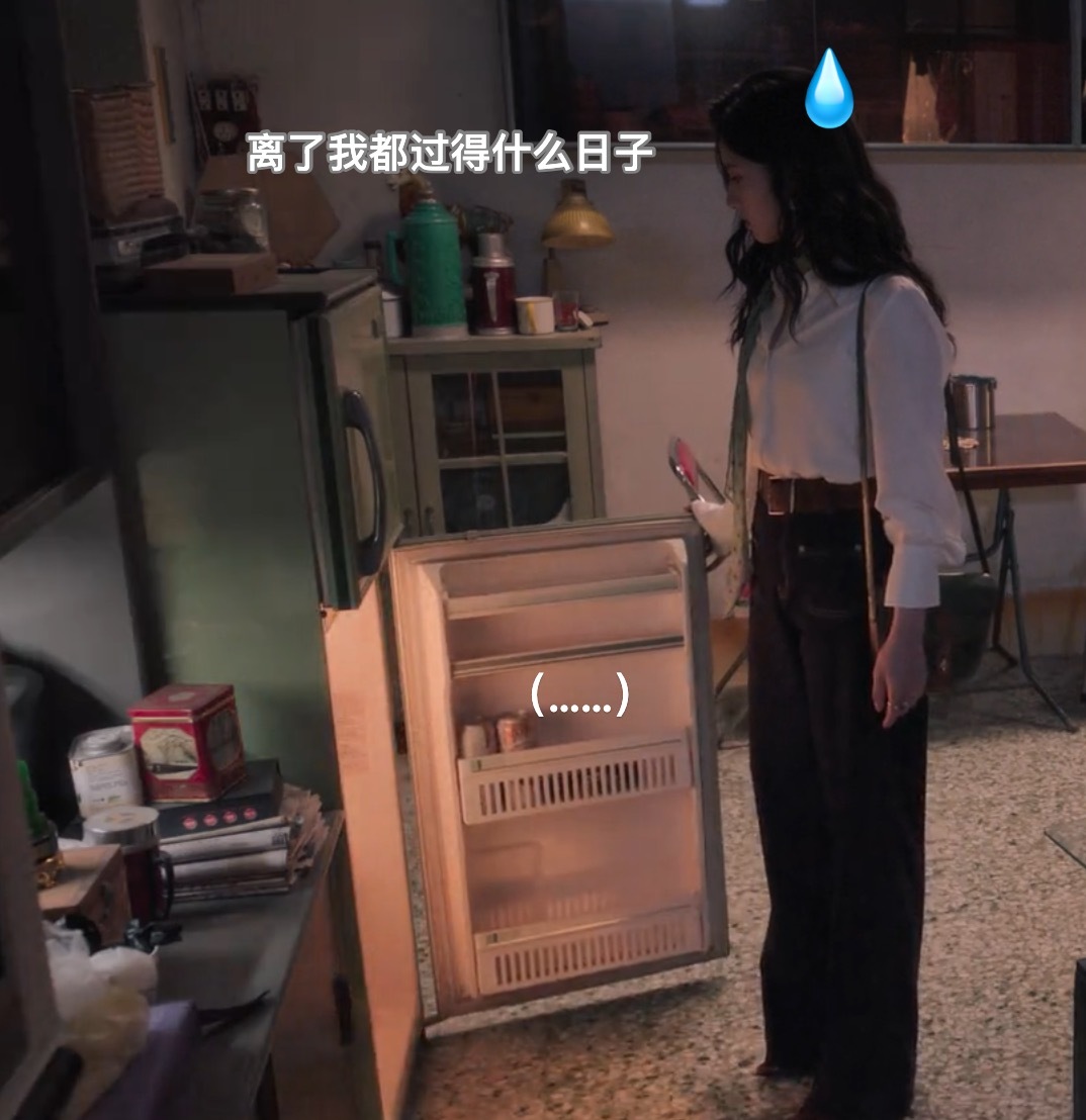 不好意思们单身汉就是这样桌上是吃完没收的泡面冰箱里只有两罐啤酒🫪
