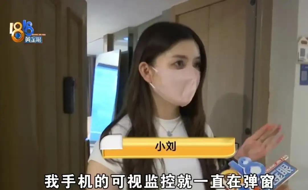女子因为长相漂亮，身材火辣，居然被一个陌生男子盯上跟踪回家。男子在女子家门口拿着