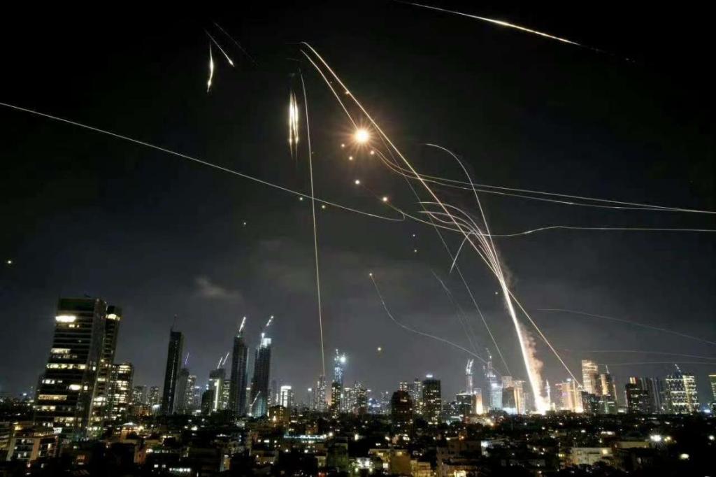 美以对伊朗的军事打击，给中国上了一课，提出了全新的课题。美以的硬杀伤可怕，通过网