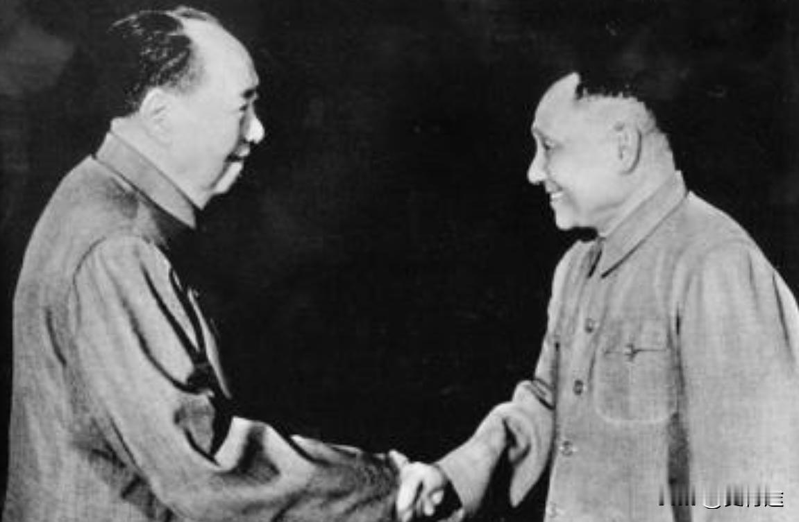 邓小平从伟大领袖毛主席手中接过了一个什么样的中国呢？很多年以后，人们提起上