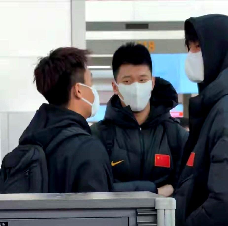 男篮输球，最懊恼的应该是北京北汽队吧，四名主力赵睿、周琦、曾凡博、雷蒙在国家