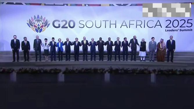 G20大合照刚刚曝光，站位安排瞬间引爆热议！日本代表稳稳站在"C位"，