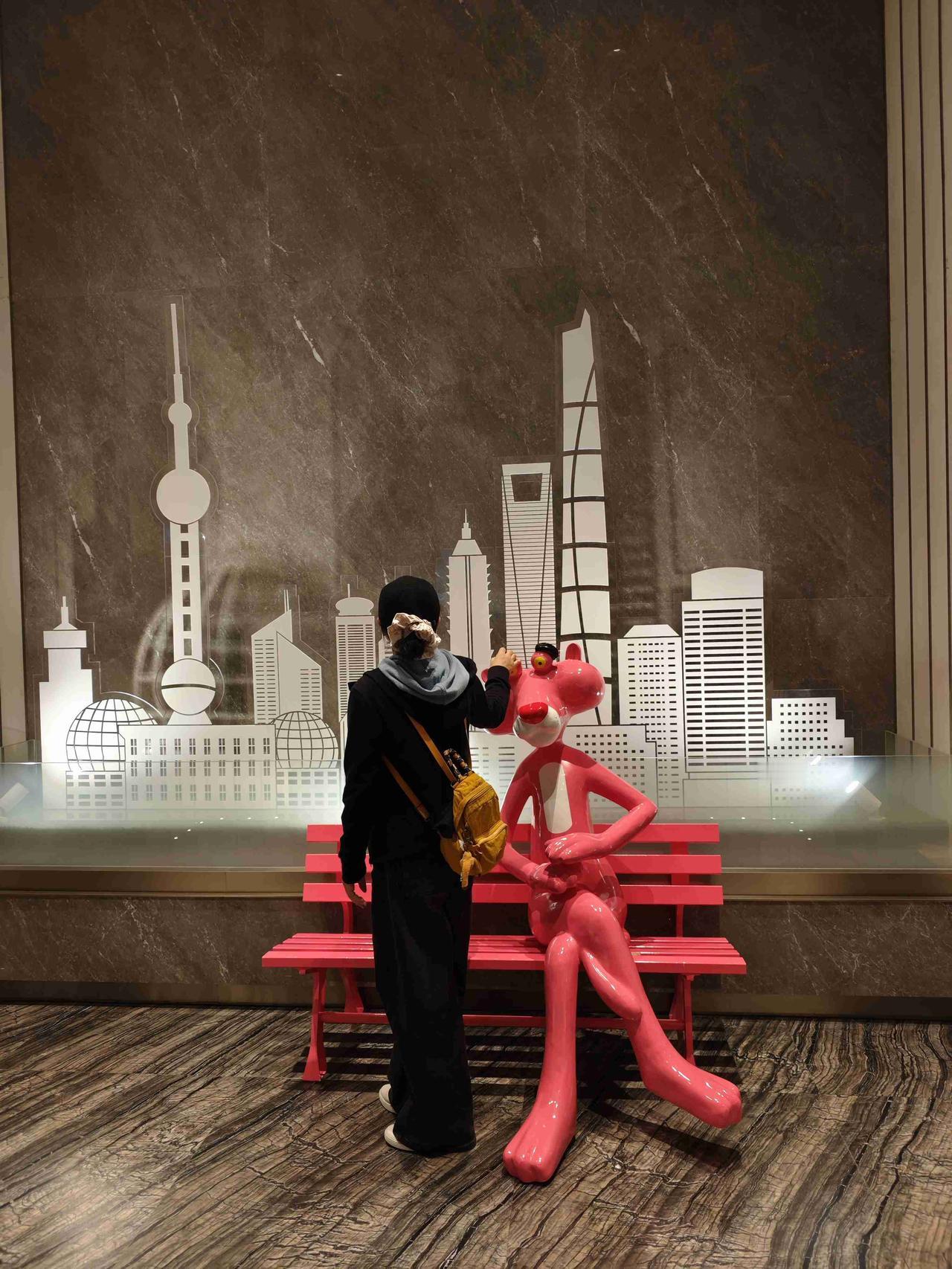 我的今日状态：😁轻松愉快我这里的天气：☀️晴天上海外滩的夜景太美了！相对