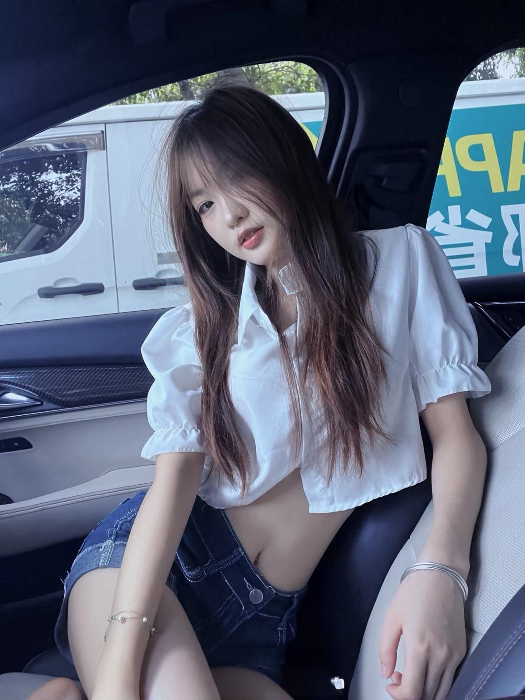 没想好文案气质穿搭怎么穿才恰到好处?女生为什么喜欢穿黑袜子?一人发表一句今天