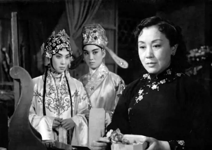 【老电影】1964年上官云珠出演的电影，讲述旧中国戏人的故事。影片明星云集，主演