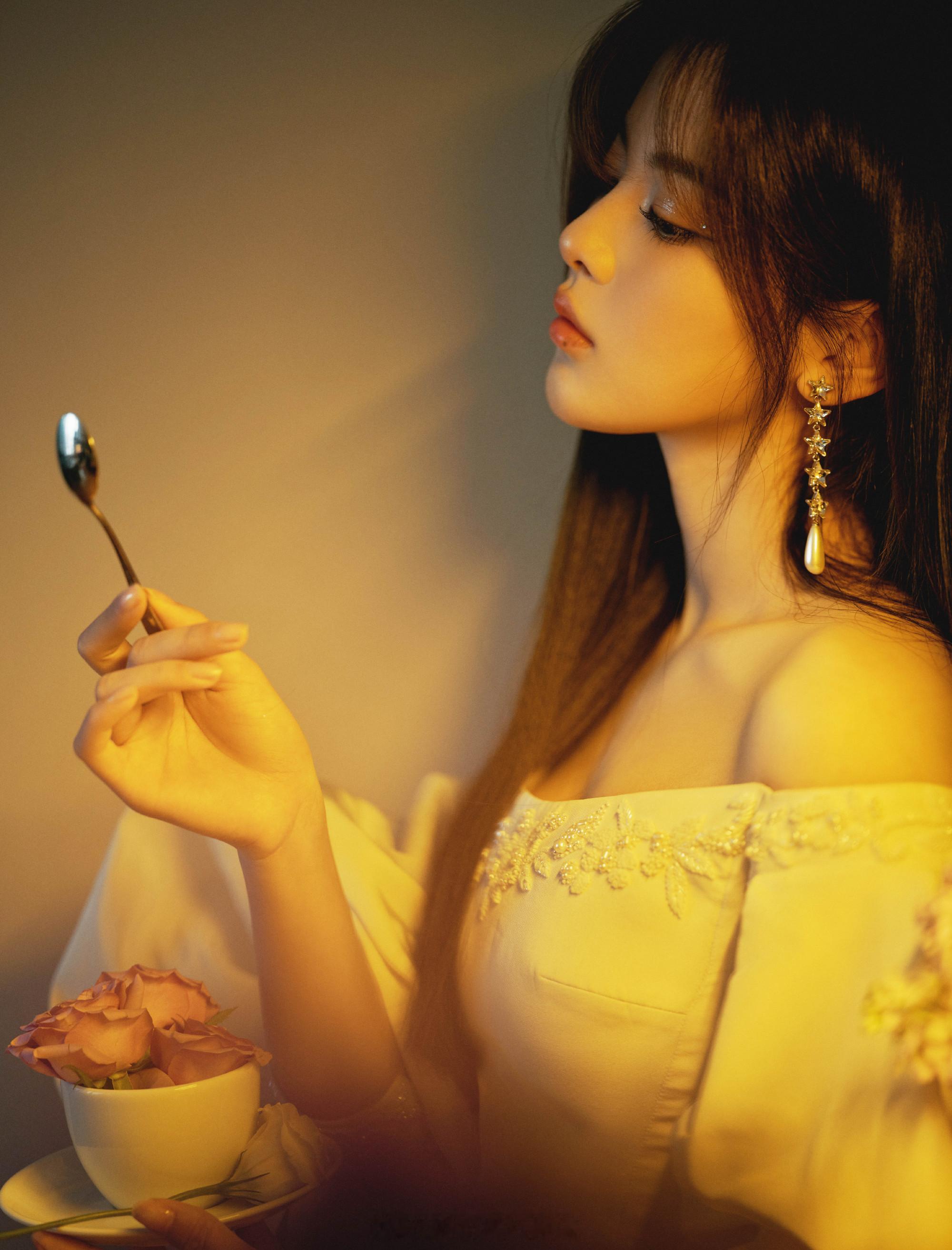 杨超越活动造型美照