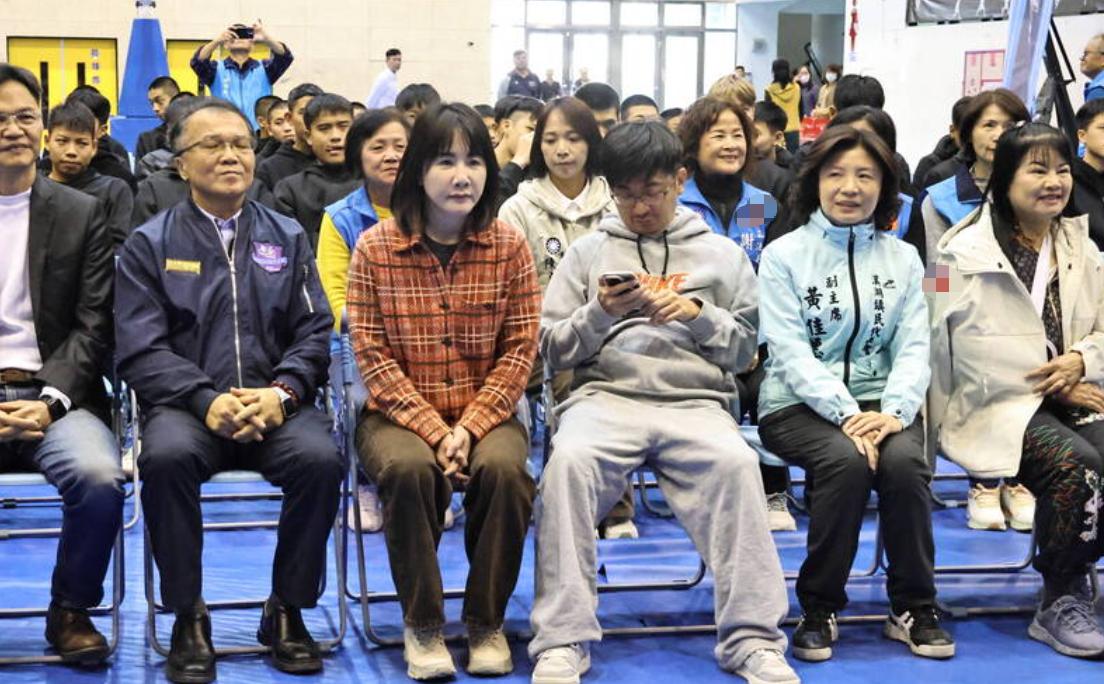 谢家姐弟出席活动零互动！谢典霖快闪留谢衣鳯独撑场国民党彰化县长提名人选备受瞩