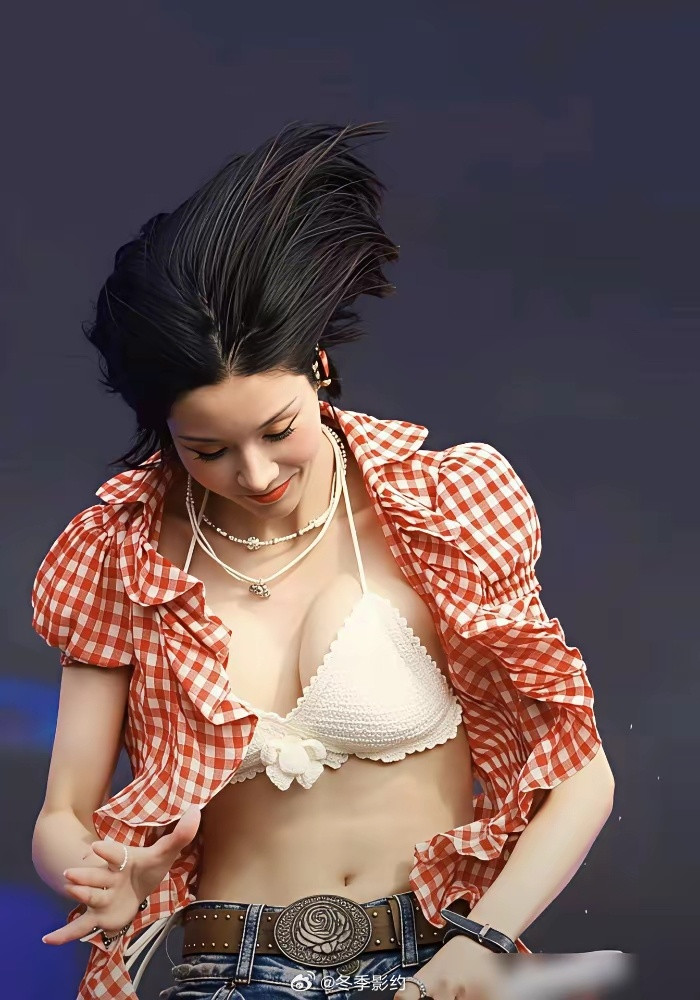 一件比基尼，几百万播放，也招来几百万骂声。权恩妃到底动了谁的蛋糕？水弹音乐节，红