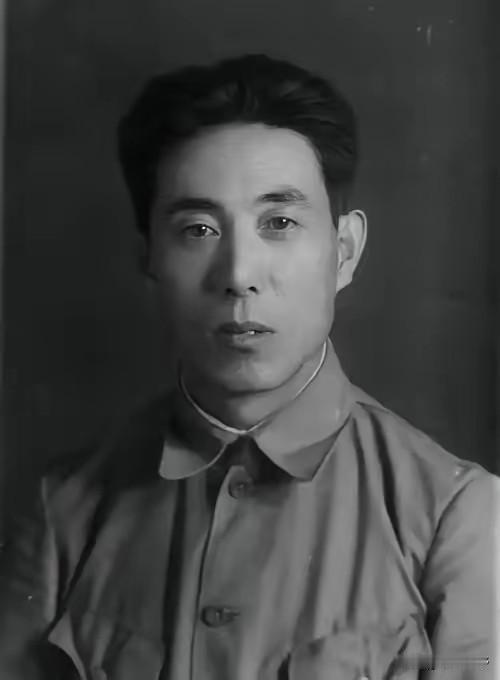 1949年初平津战役结束，四野160师随大军入关，因官兵多为东北翻身农民，政治绝