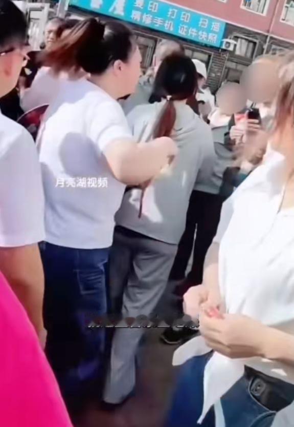这位高考考生家长骂得太狠了!不查不知道，一查沉默了。高考，其实给了每个迟到的考生
