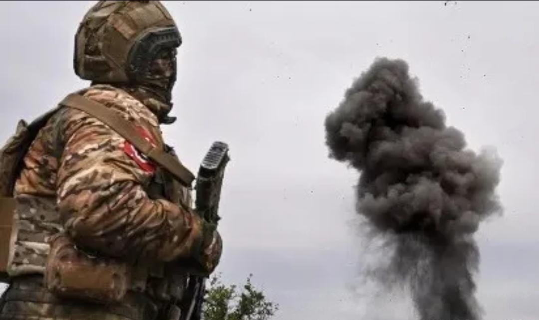 1日，俄国防部公开乌军俘虏视频显示，顿涅茨克红军城被围乌军已开始投降，并公布两名