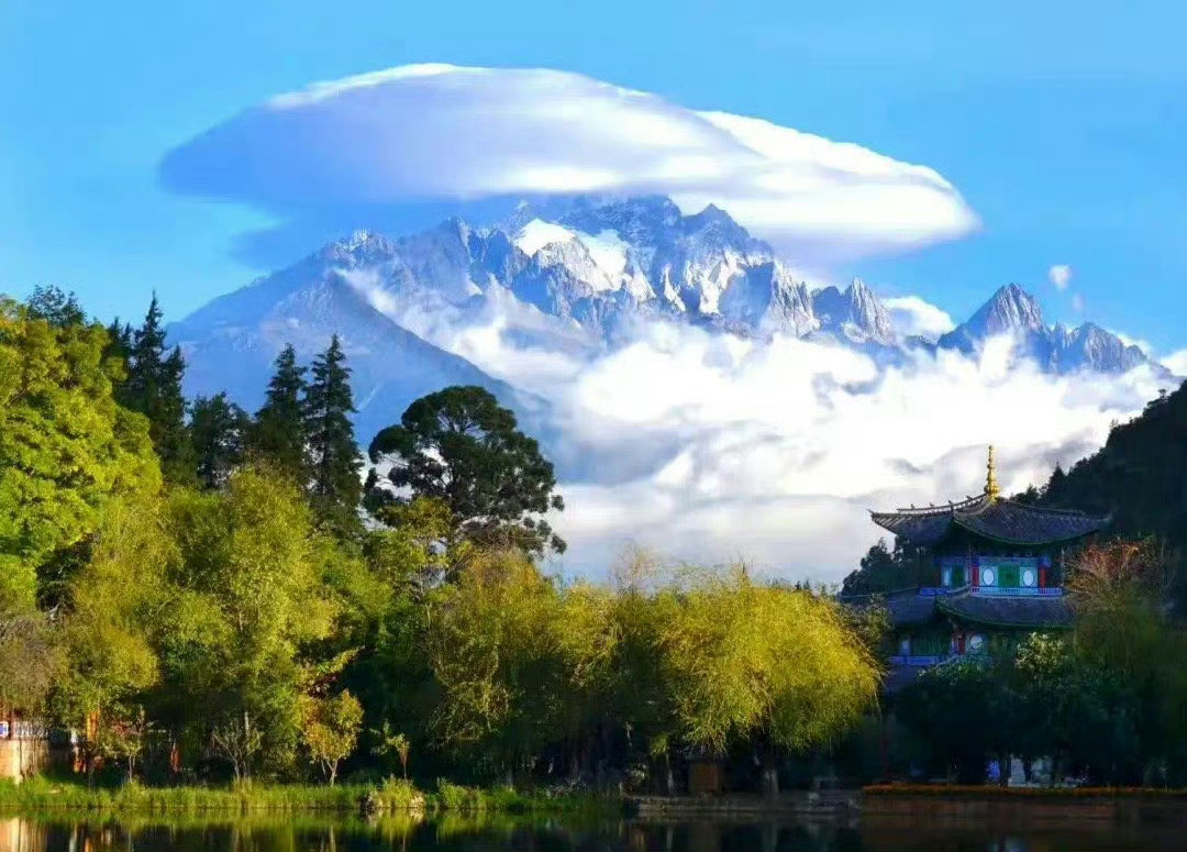 丽江·黑龙潭，从丽江古城寻水源而上，人间仙境似的园林，就在不远处。​​​