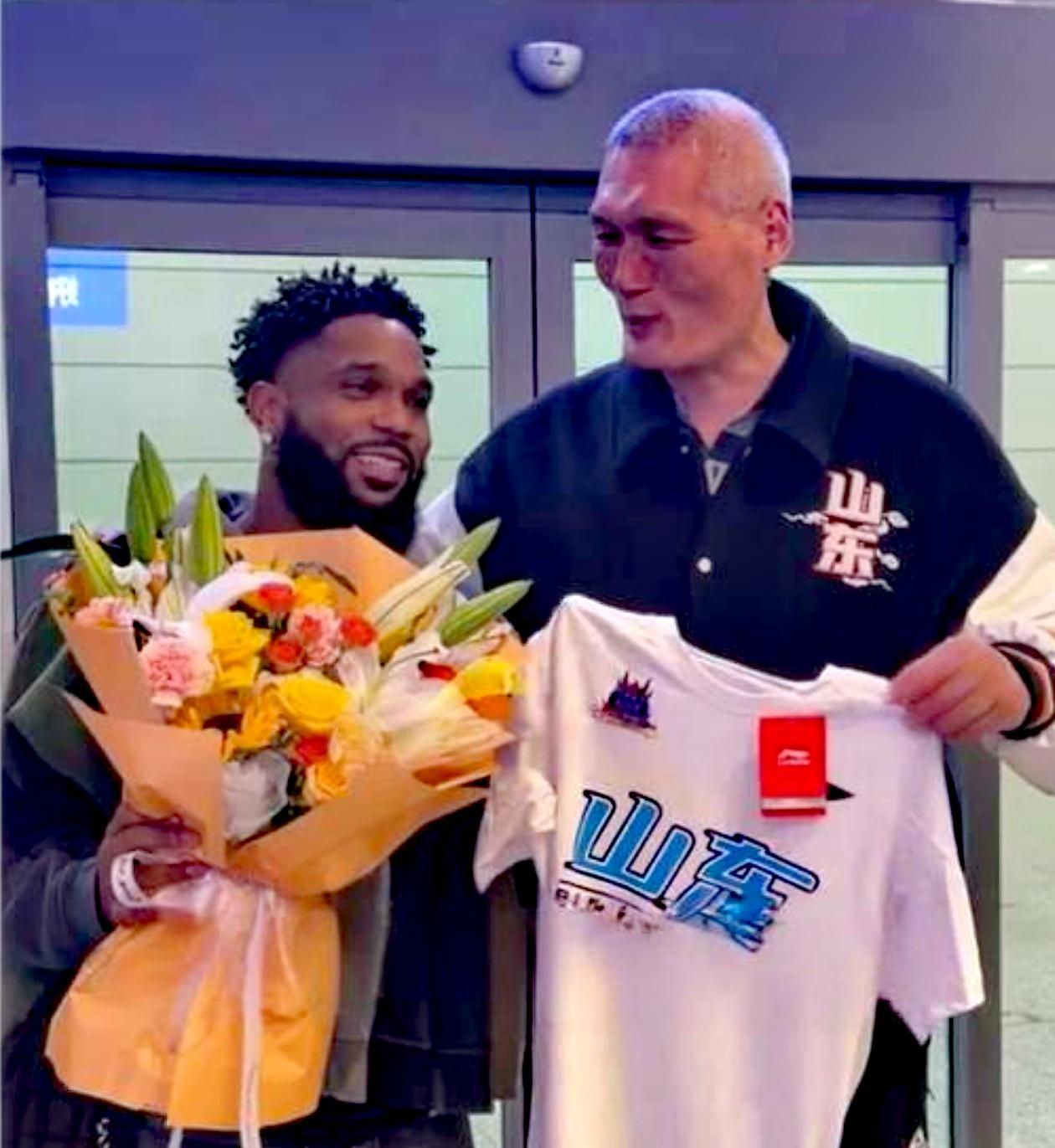 选错小外援，纠结一赛季！山东男篮最近三连败，排名已经掉到了第8名，最主要的原因就