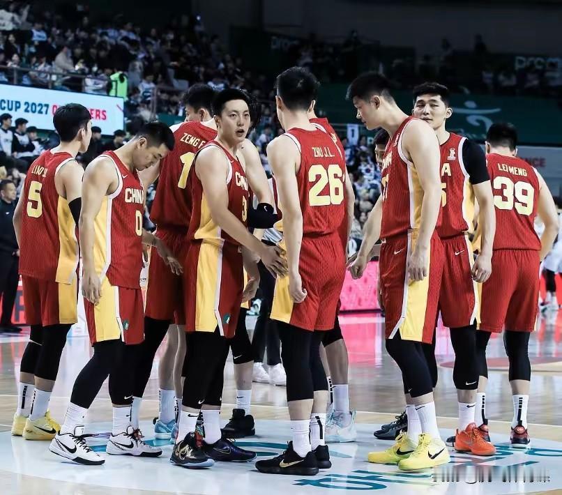 中国男篮两战全败韩国男篮，这四位球员身价严重暴跌:1.朱俊龙26岁