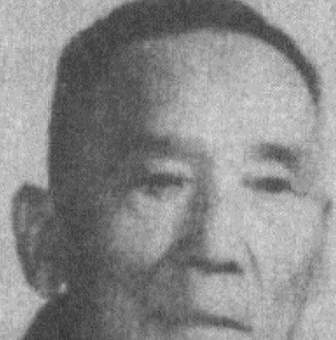 1950年11月，36军军长刘万春接到通知到北京参加会议，可是刚下车，就看到几名