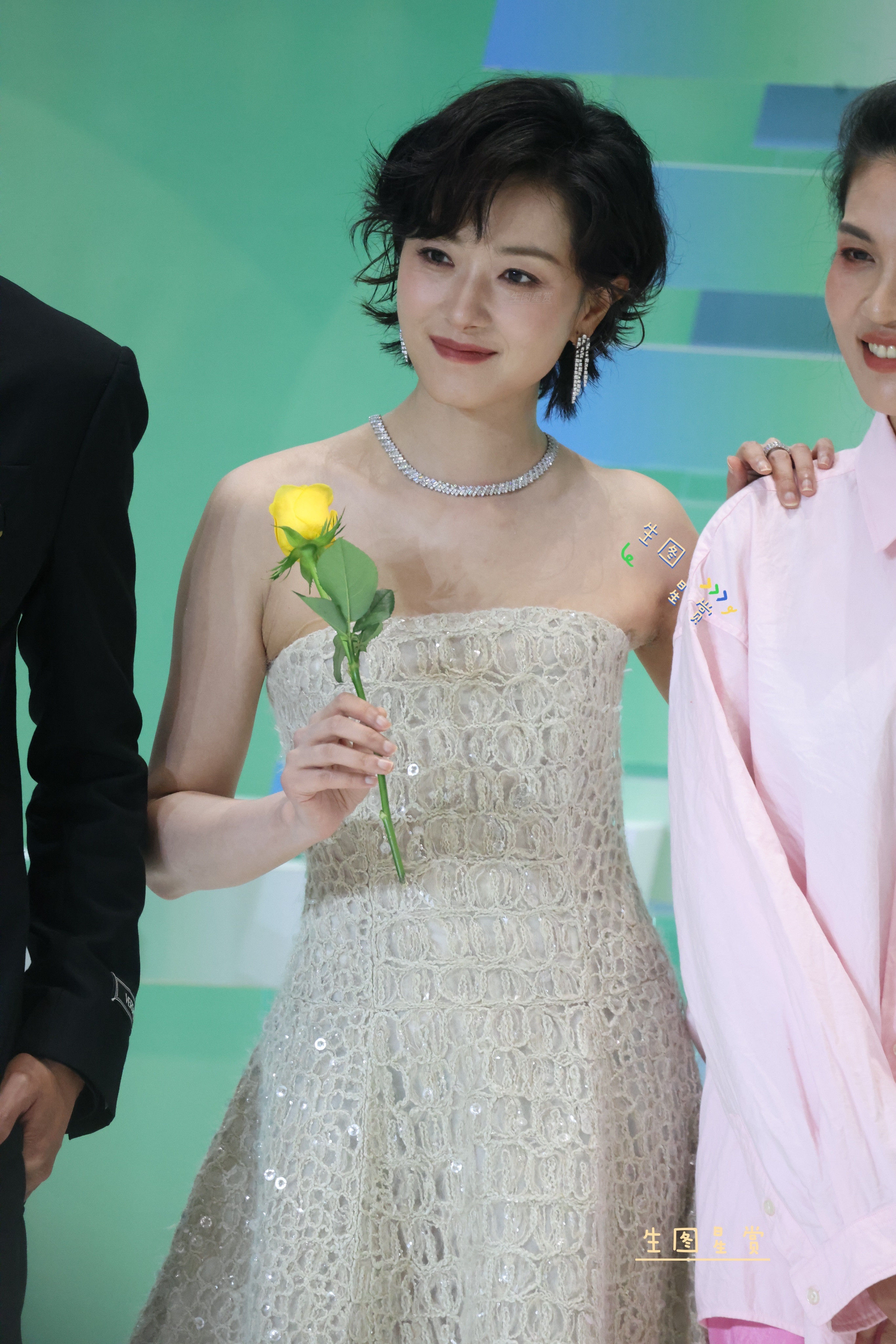 万茜马苏关晓彤白玉兰红毯生图，绽放耀眼的女明星🌟💐​​​