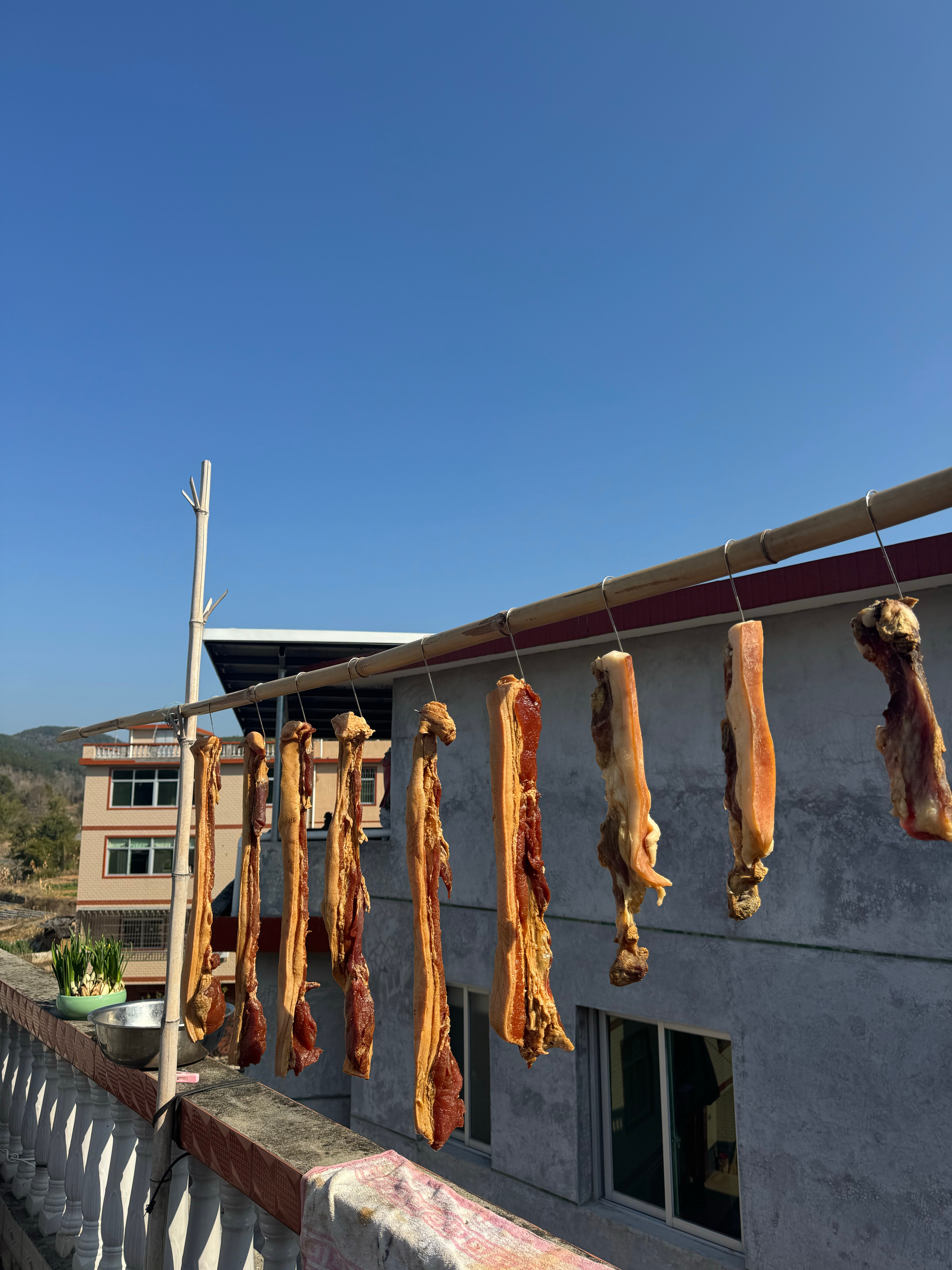 腊肉必须整起来，自己动手腌的，这样才有过年的味道人生就是体验，最美不过人间烟火，