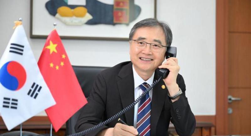 韩国的辩解来了！新加坡联合早报今日报道称：“韩国外长赵显呼吁警惕中国崛起和挑战引