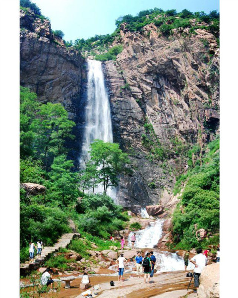 潍坊沂山风景区—为中国东海向内陆的第一座高山, 其留存的御碑数量为