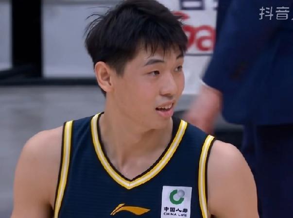 徐杰大爆发，崔永熙逆天盖帽救广东！广东东阳光关键时刻领先宁波1分，宁波的鲁