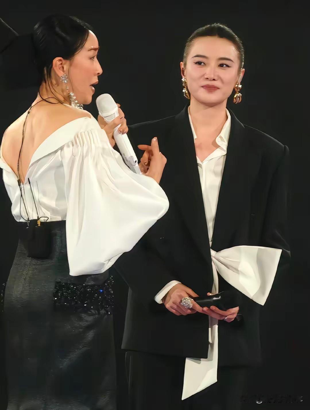 大家发现没，那英南京演唱会的嘉宾阵容里，宋佳是最特别的一个。其他嘉宾要么
