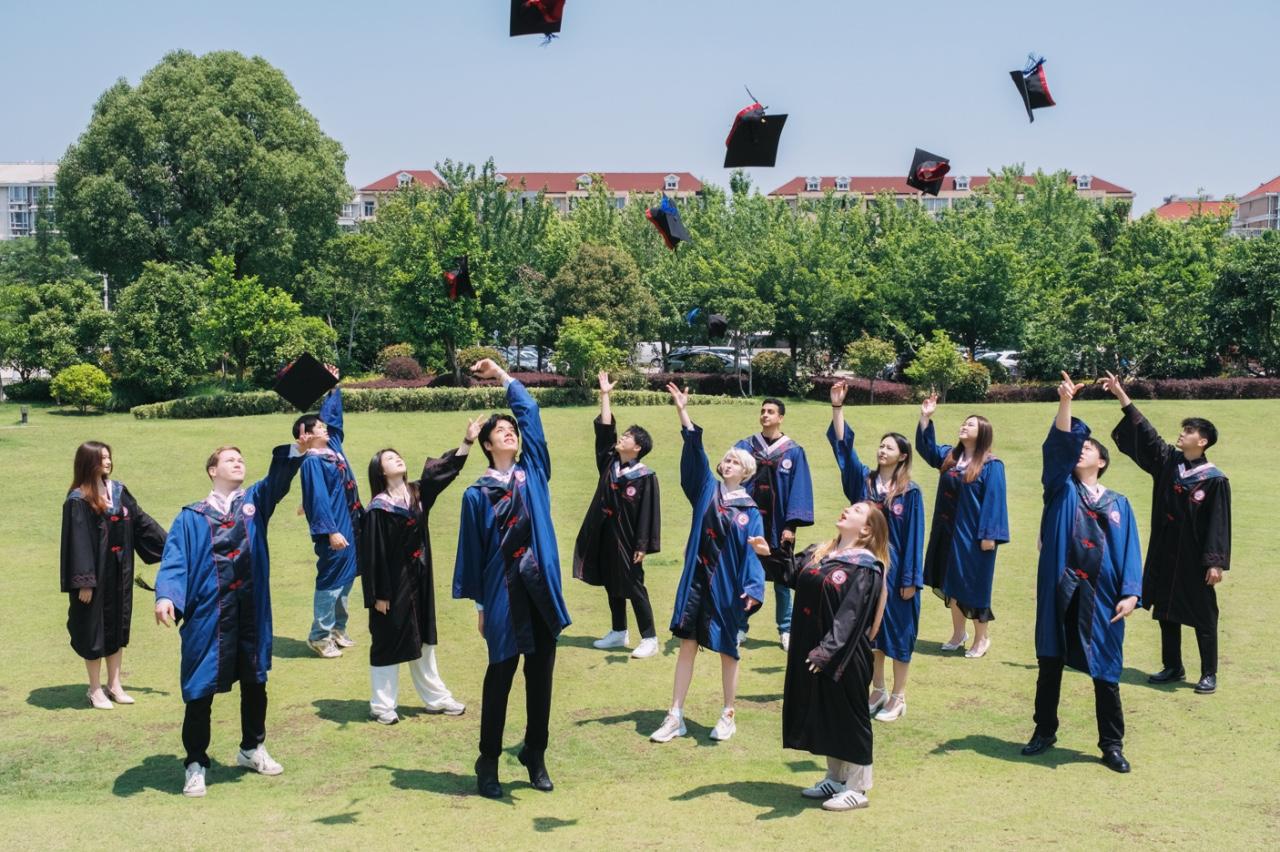 四年养一个大学生花16万，年轻人‘生不起’的背后账单