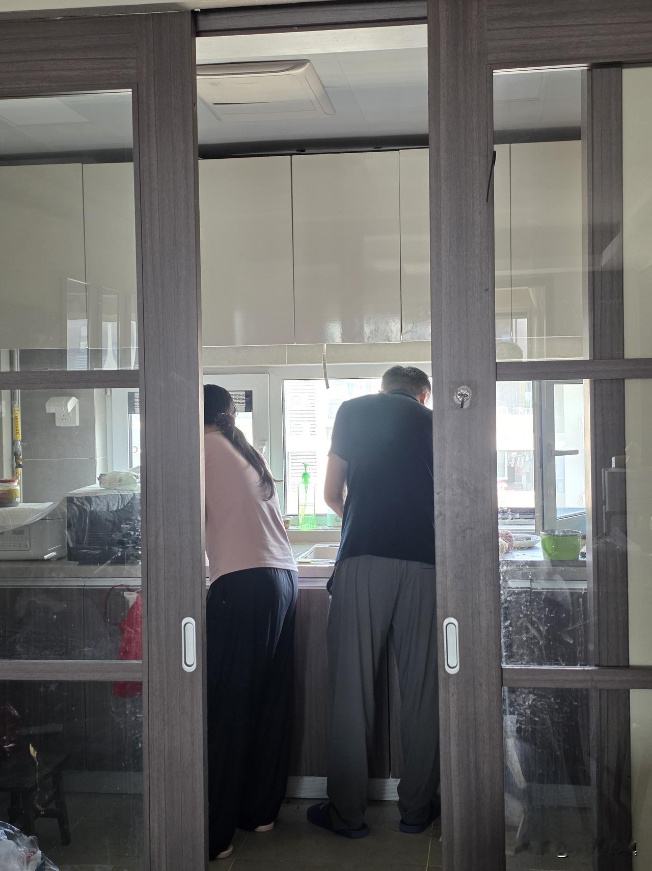 报应说来就来了……之前我给老母亲收拾厨房和冰箱，老母亲站在身后，这个不能扔，