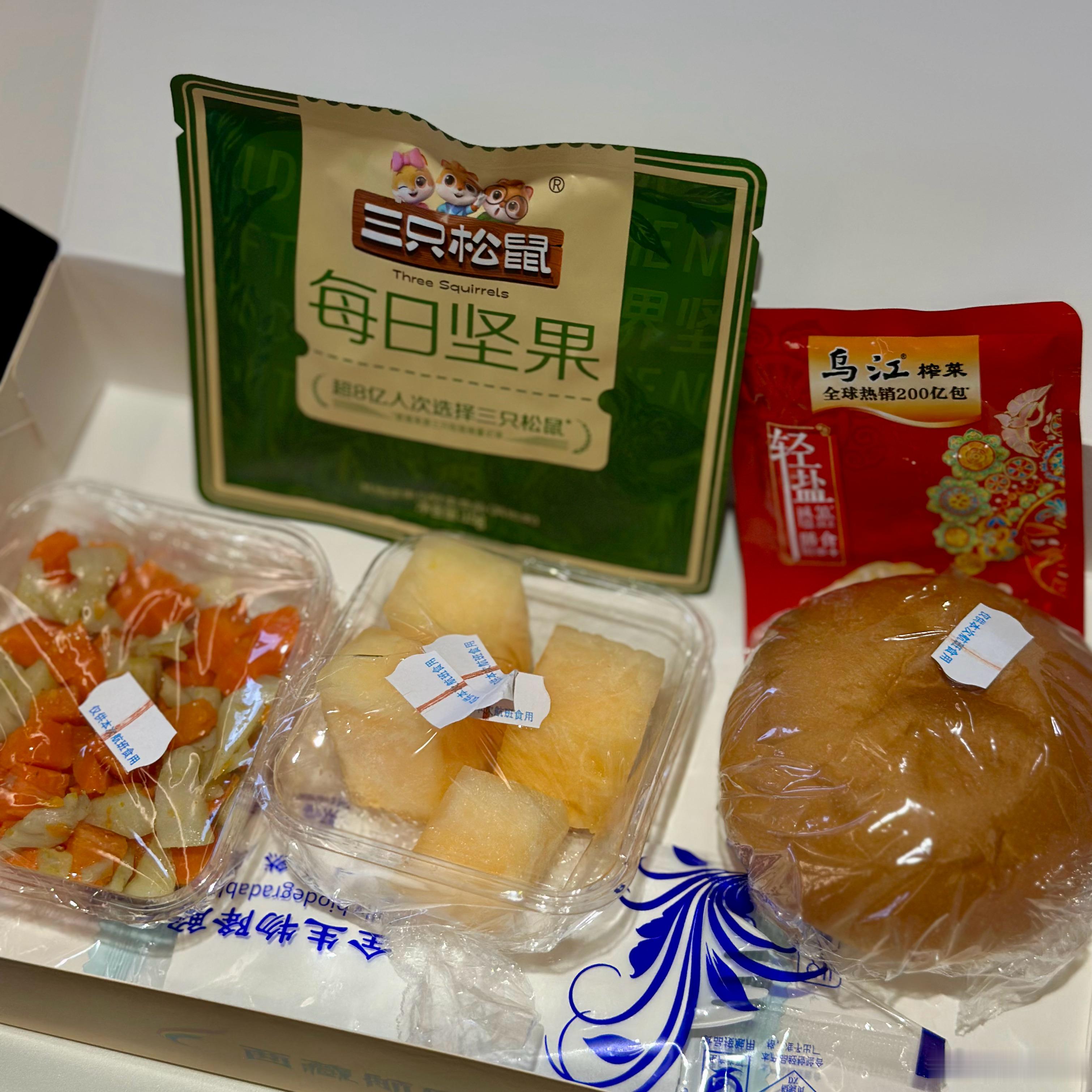 今天回成都坐的是西藏航，飞机餐还不错。​​​