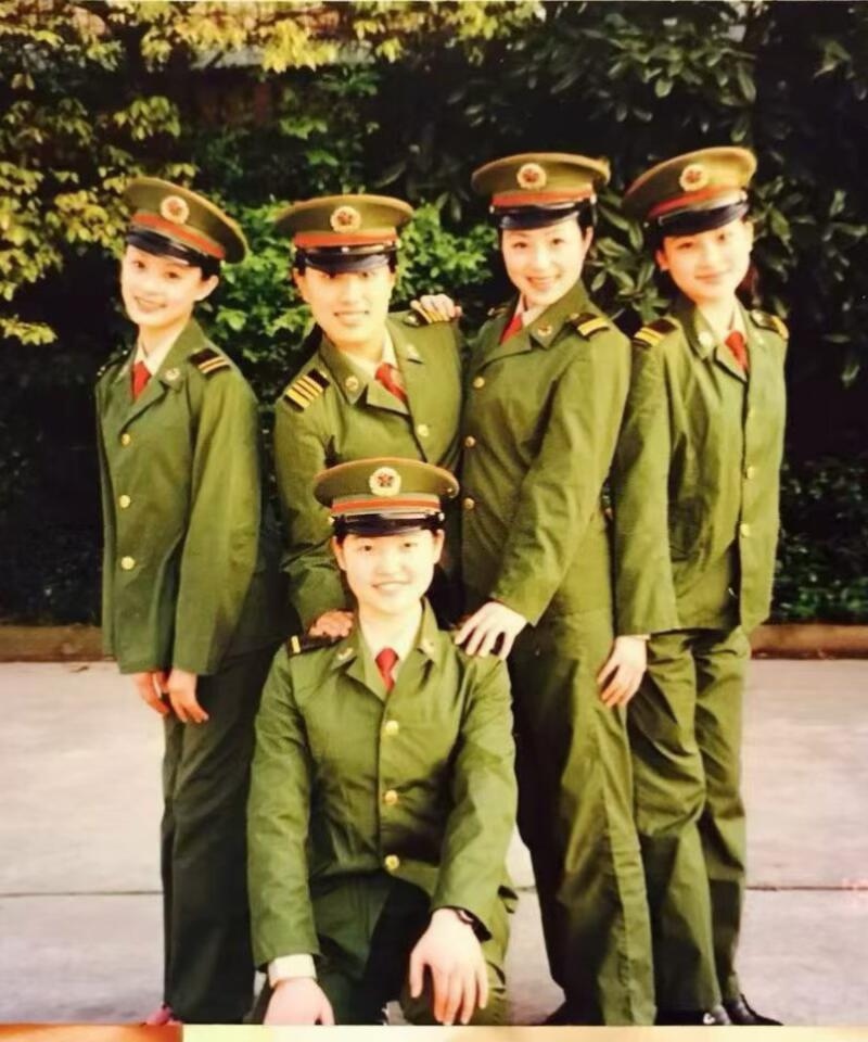 孙俪当兵时的旧照，第一次知道孙俪当过兵！