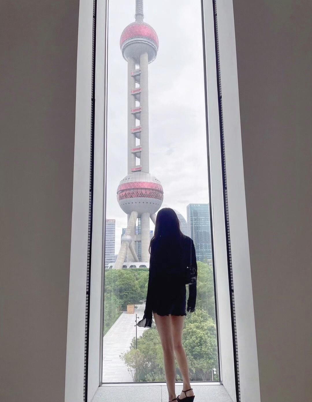 上热门御姐一起野个好身材美女自由感拍照